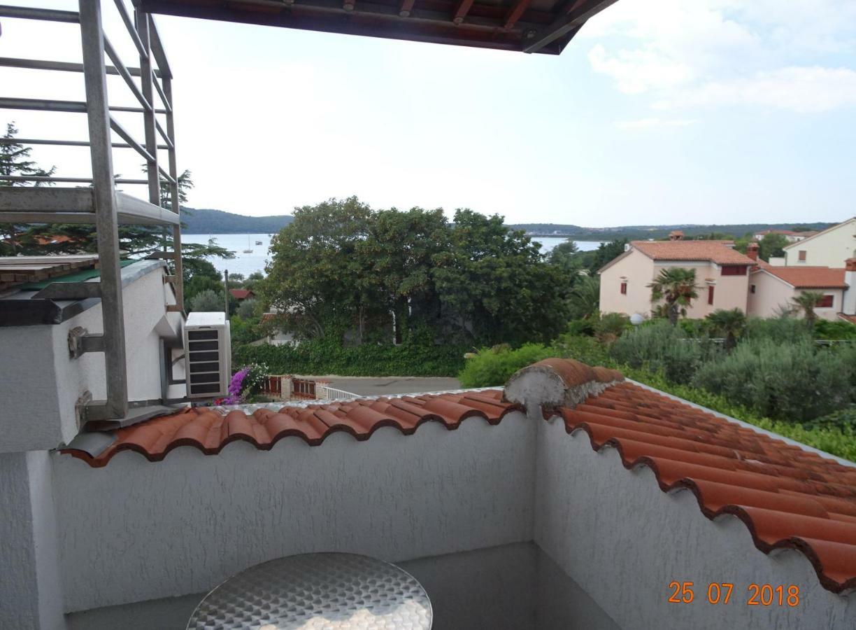 Casa Bianca Apartment Medulin Bagian luar foto